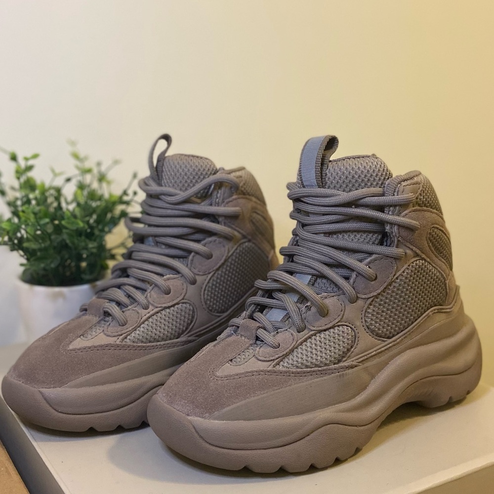 NWOT Yeezy Desert boots, Season Seven. New and rare colourway CINDER, size 5